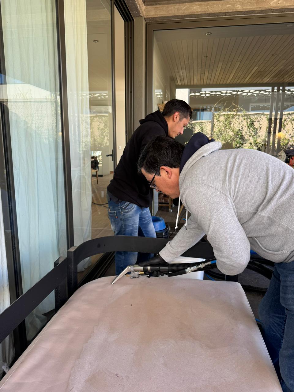 Hugo trabajando